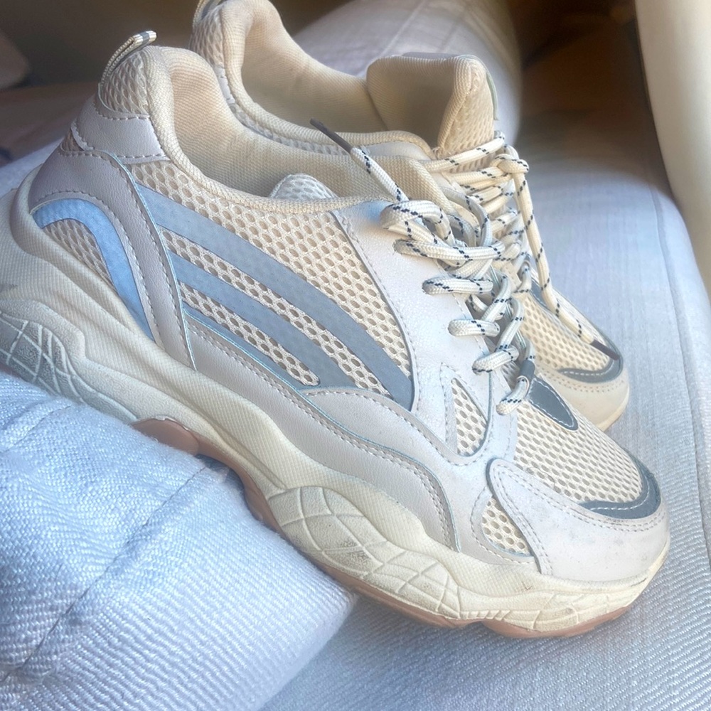 Basic Nude Sneakers - image 2